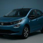 Tata Altroz 2025 नीला मॉडल साइड व्यू